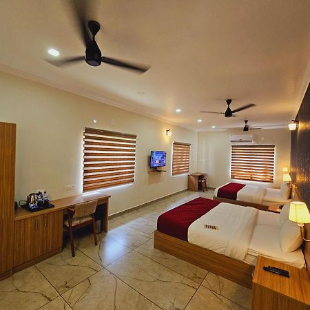 Esaa Airport Hotel Kochi Esterno foto