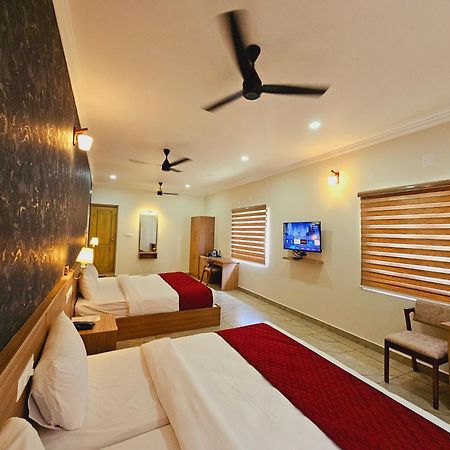 Esaa Airport Hotel Kochi Esterno foto