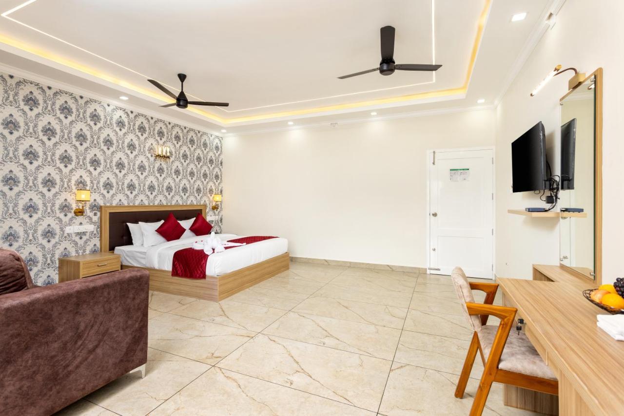 Esaa Airport Hotel Kochi Esterno foto