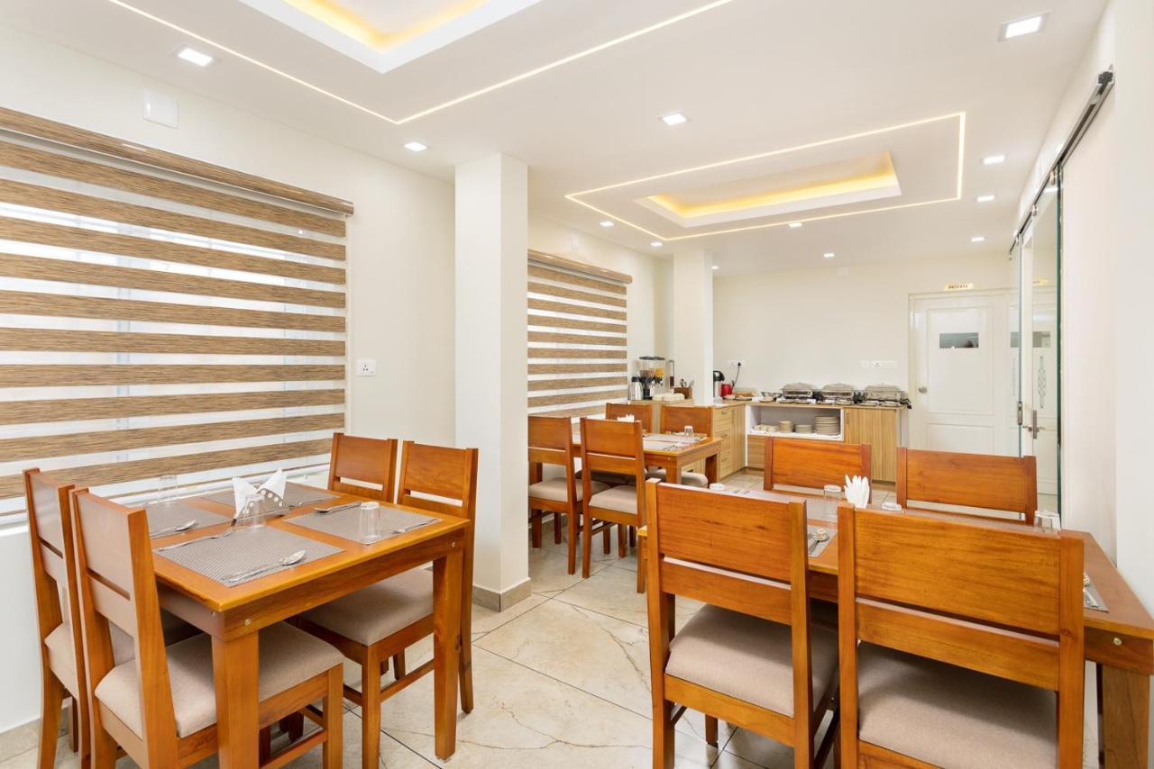 Esaa Airport Hotel Kochi Esterno foto