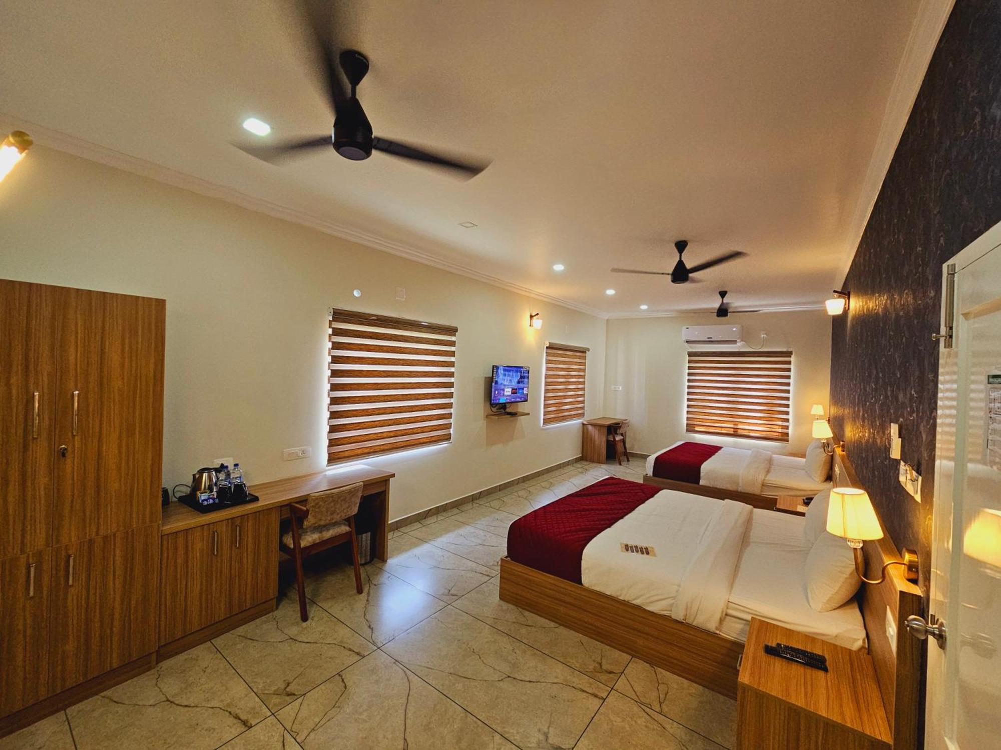 Esaa Airport Hotel Kochi Esterno foto